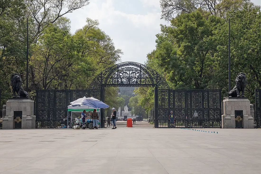 Puerta de los leones en Chapultepec 2