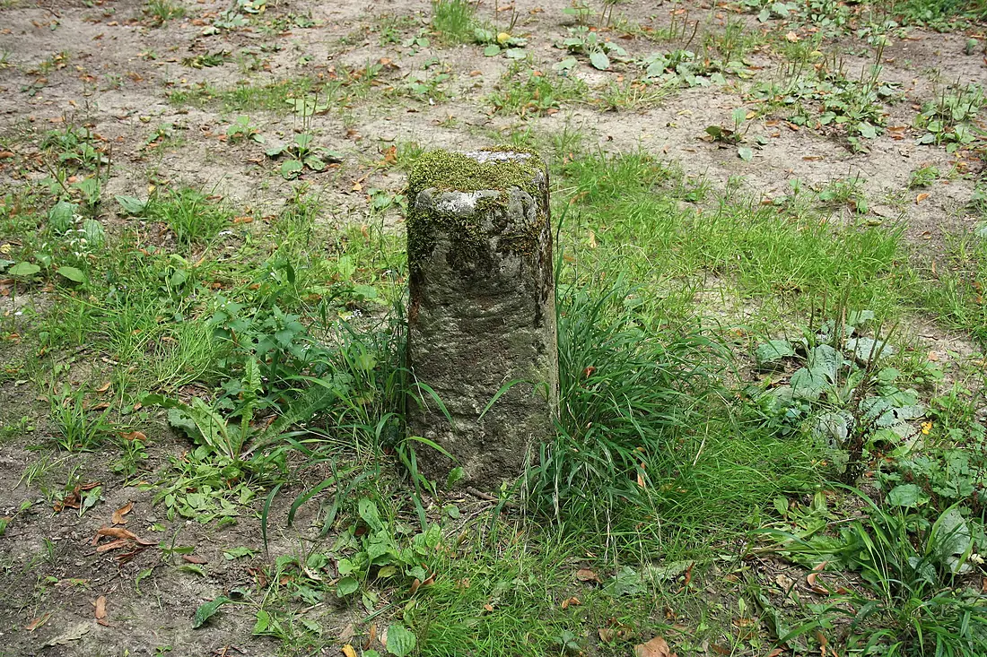 Desert de Retz Boundary Marker