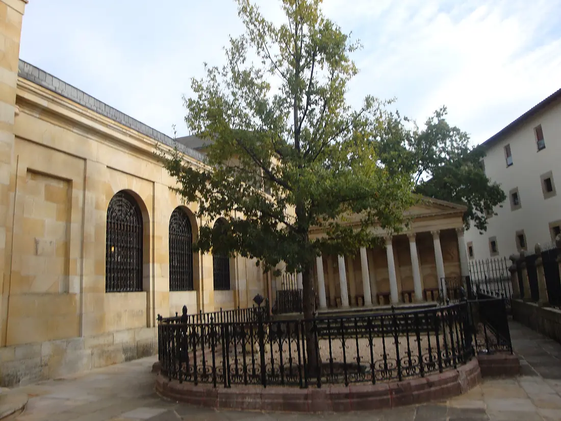Arbol de Gernika. Casa de Juntas de Gernika-Gernikako Batzarretxea. Gernika-Lumo, Vizcaya-Bizkaia.