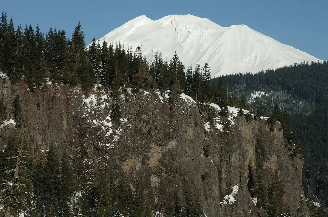 Basalt cliffs & Mt Adams-Gifford Pinchot (23931354165)