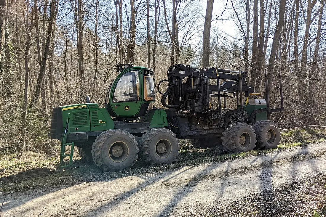 2021-04-03 110138 John Deere 1910E Forwarder