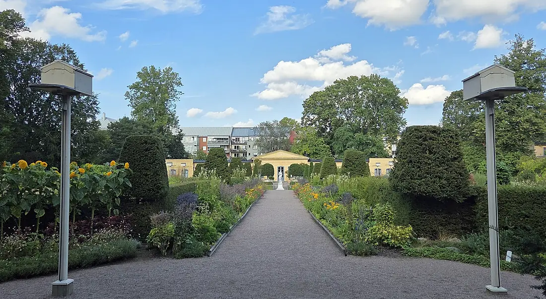 Linnaean Garden 01