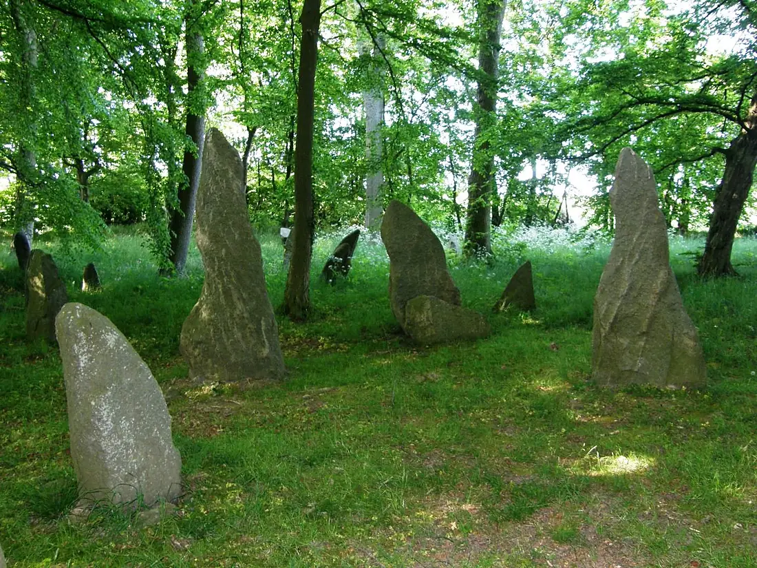 Menhiry w Louisenlund - panoramio