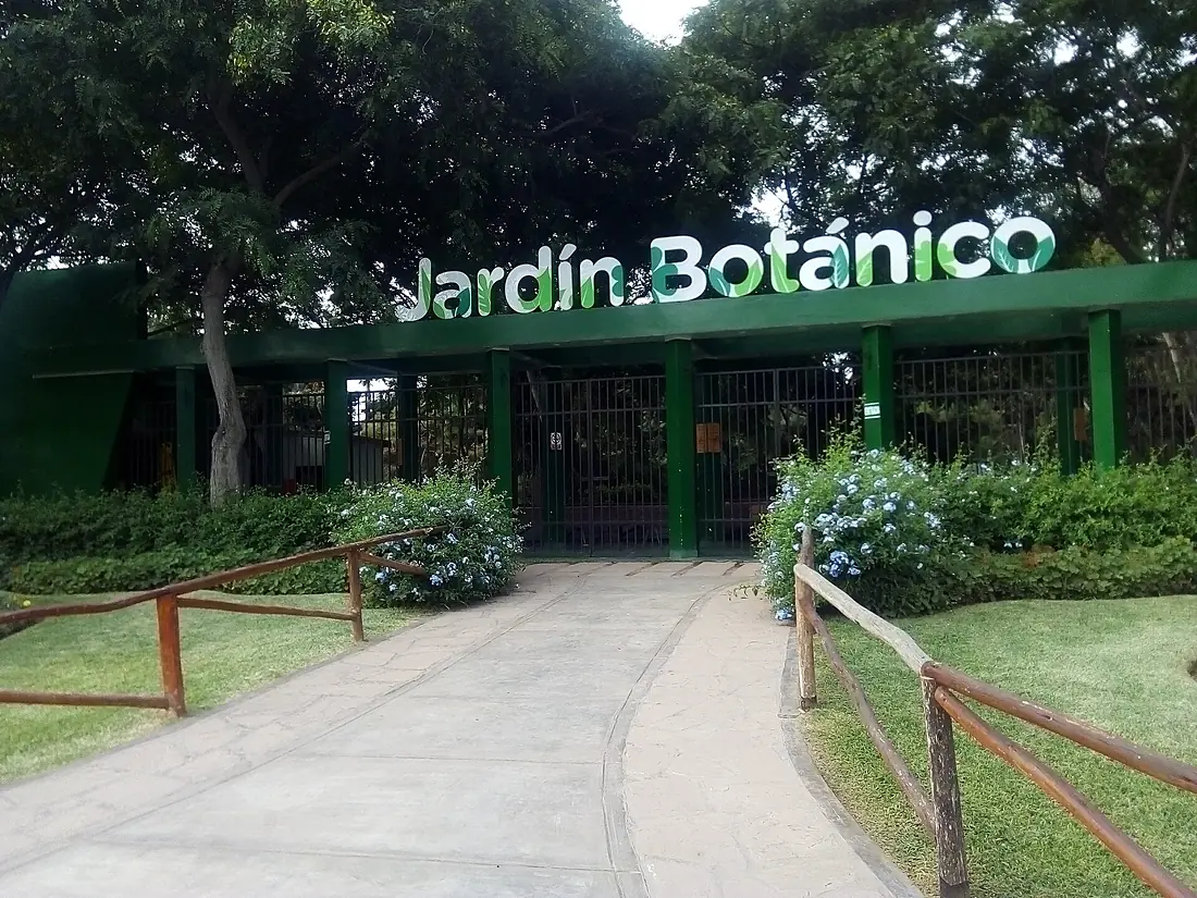 Entrada al Jardín Botánico del Parque de las Leyendas