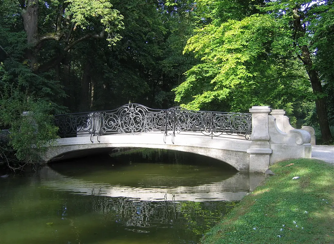 Muenchen Nymphenburg Bruecke-3